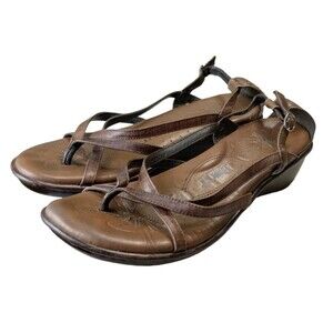 Born Sandals Women's 10 Brown Leather Thong Ankle Buckle Handcrafted Low Heel
